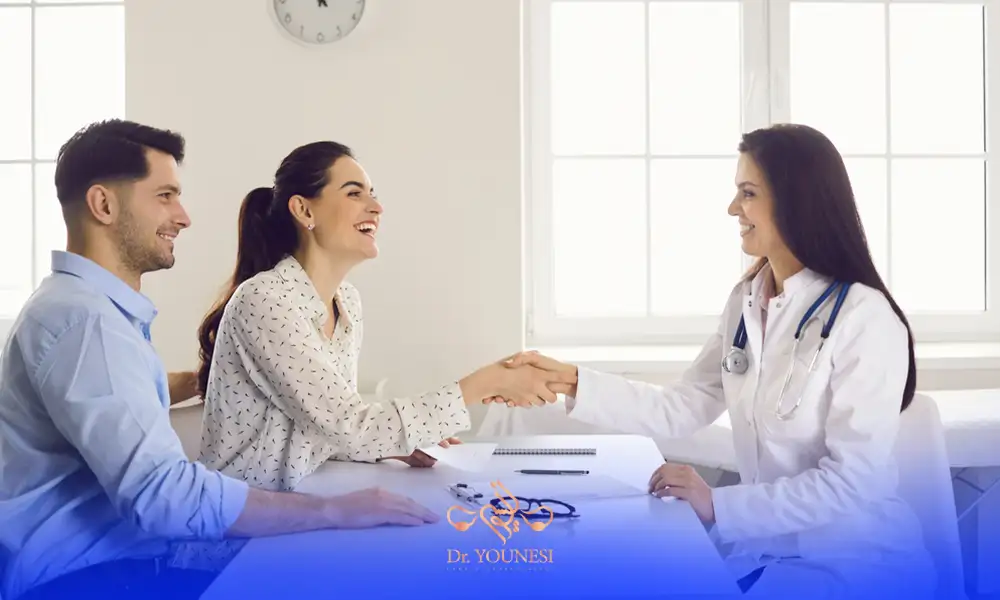 خوشحال زن و شوهر از نتیجه خوب مشاوره قبل از بارداری