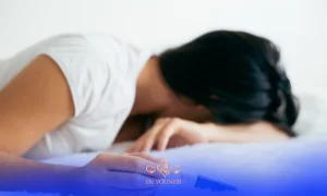 حانمی که به علت منفی شدن ای وی اف ناراحت است، دلایل شکست آی وی اف